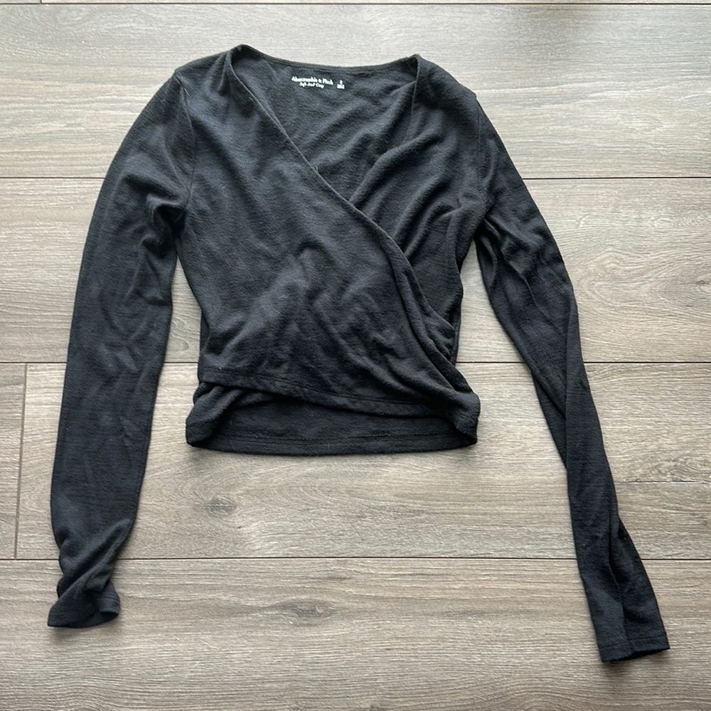 Abercrombie soft and cozy cross cross shirt, S